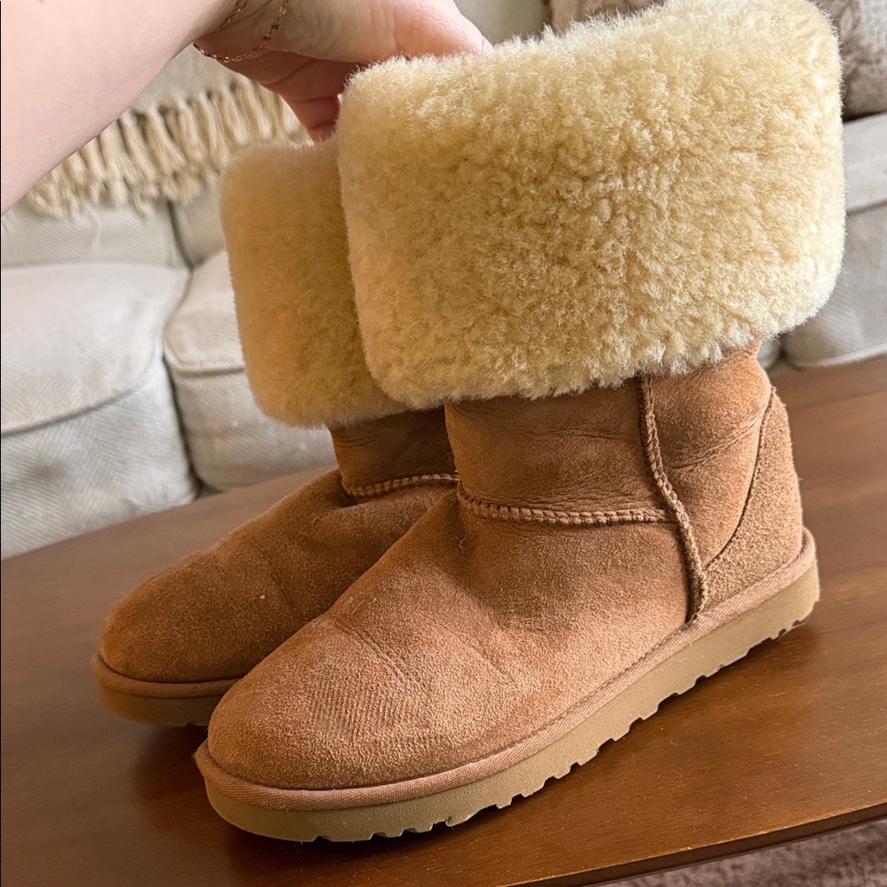 Women’s tall Uggs chesnut size 7